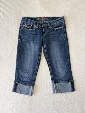 💇‍♀️Maurices Blue Buttoned Embroidered Pocket Capri Jeans Size 5 / 6